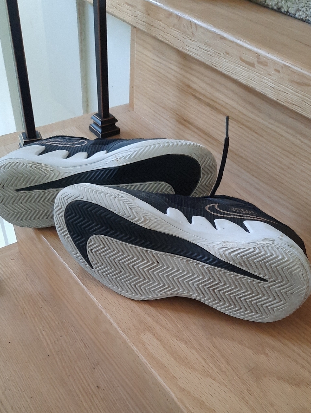Nike Women’s Black Athletic Sneakers with Gold Swoosh Accent Size 6 - Picture 5 of 8